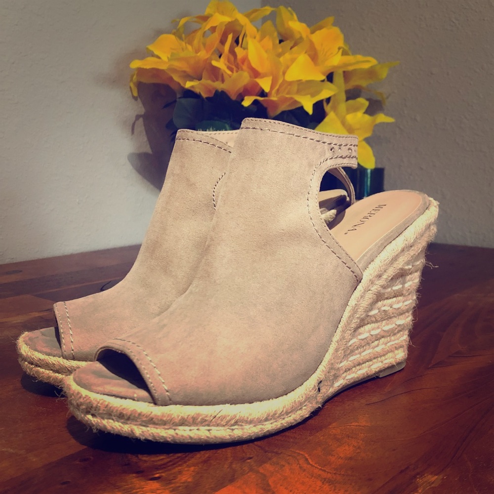 Merona size 9 wedge heels